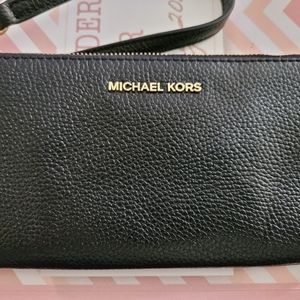 Michael kors wristlet